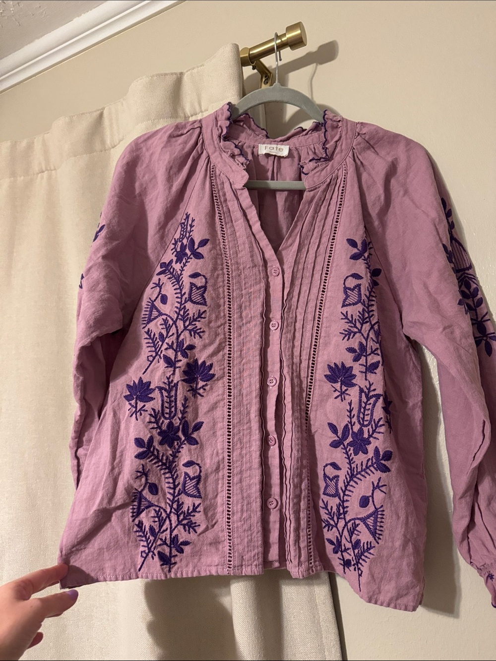 Fate Lavender Pink Button-Front Embroidered Peasant Blouse. Size small.